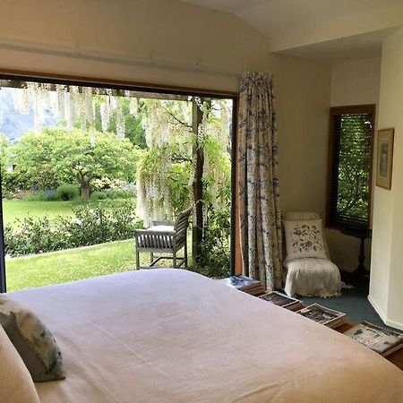 Central Wanaka | Lake & Mtn Views | Well Appointed Apartment ภายนอก รูปภาพ