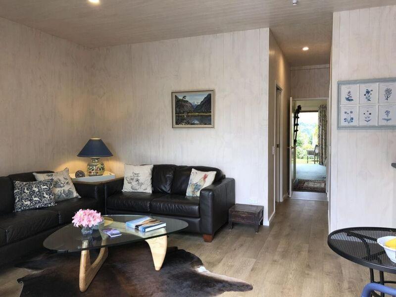 Central Wanaka | Lake & Mtn Views | Well Appointed Apartment ภายนอก รูปภาพ