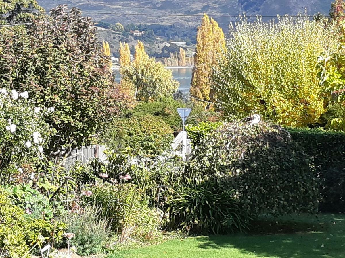 Central Wanaka | Lake & Mtn Views | Well Appointed Apartment ภายนอก รูปภาพ