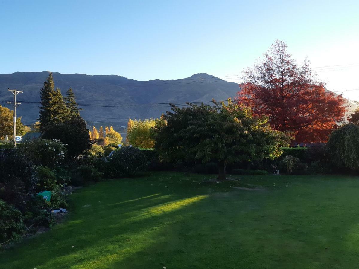 Central Wanaka | Lake & Mtn Views | Well Appointed Apartment ภายนอก รูปภาพ