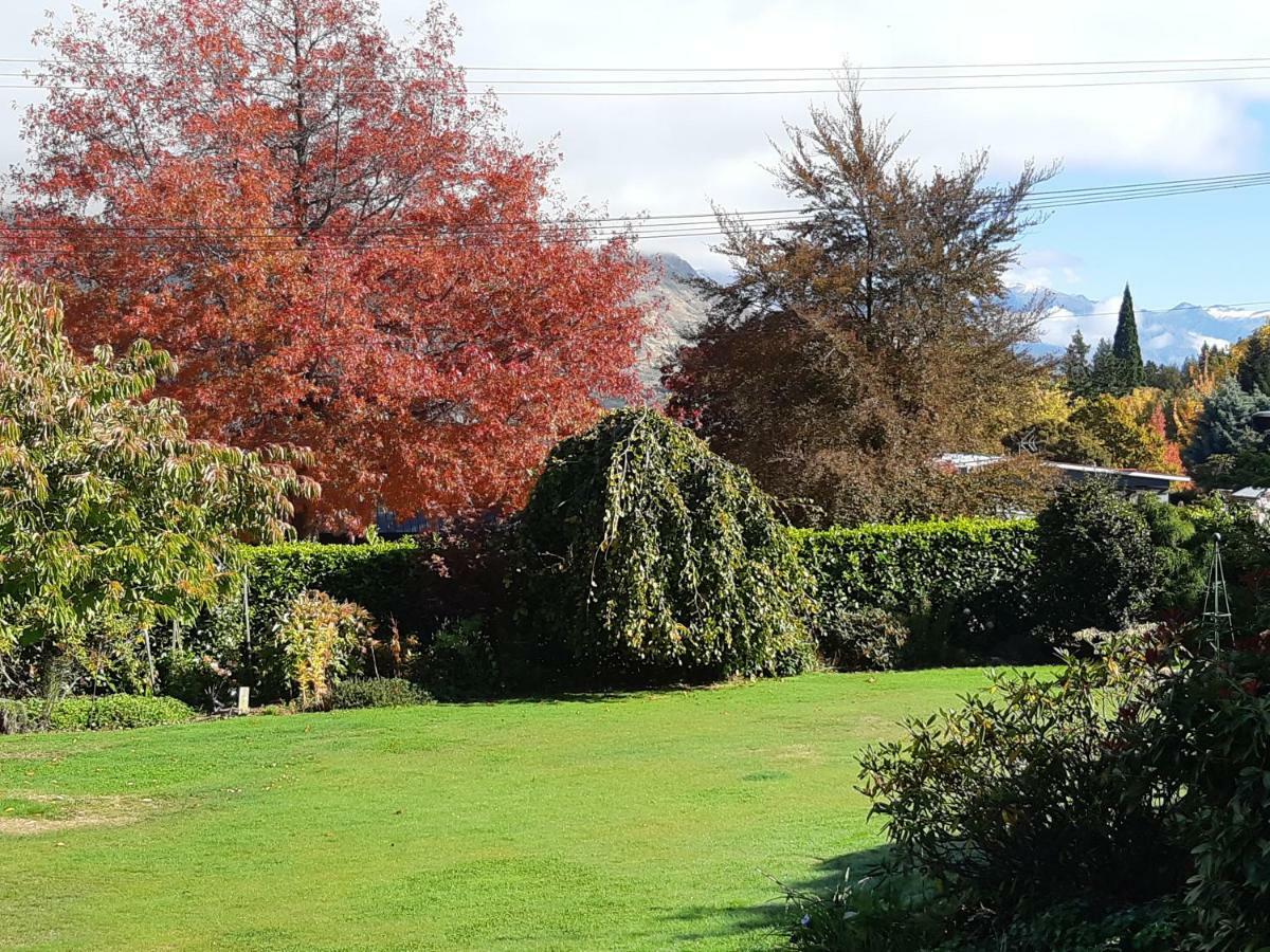 Central Wanaka | Lake & Mtn Views | Well Appointed Apartment ภายนอก รูปภาพ